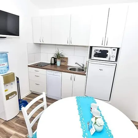 Dili Apartment Vir