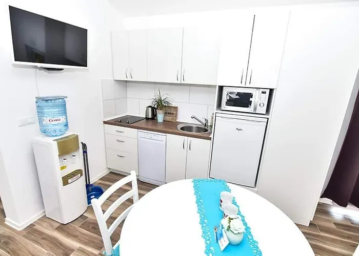 Dili Апартаменты Вир